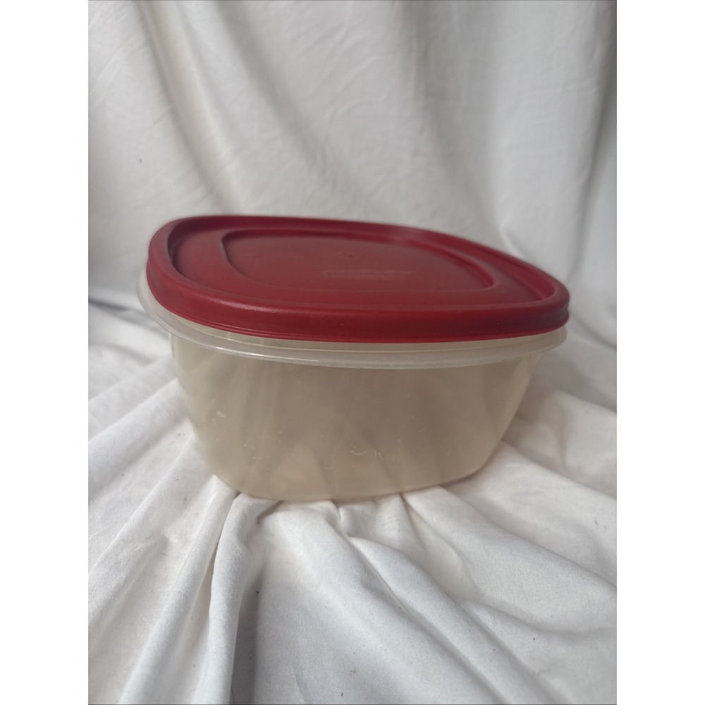 Rubbermaid 14 Cup Easy Find Food Storage Container Red Lid